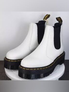 Dr. Martens White Platform Chelsea Boots Brand new but damaged by cat. Size 39 8